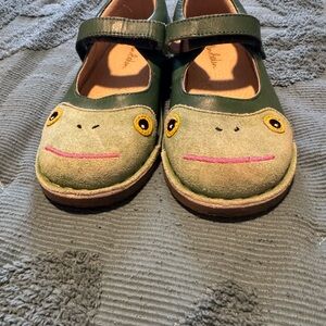 Mini Boden Green Frog Mary Jane Shoes size 31